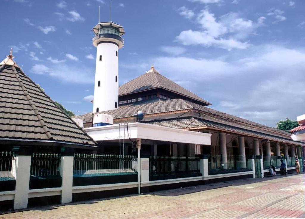 Hotel Graha Teras Syariah à Sorabaya Extérieur photo