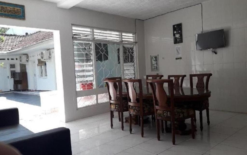 Hotel Graha Teras Syariah à Sorabaya Extérieur photo